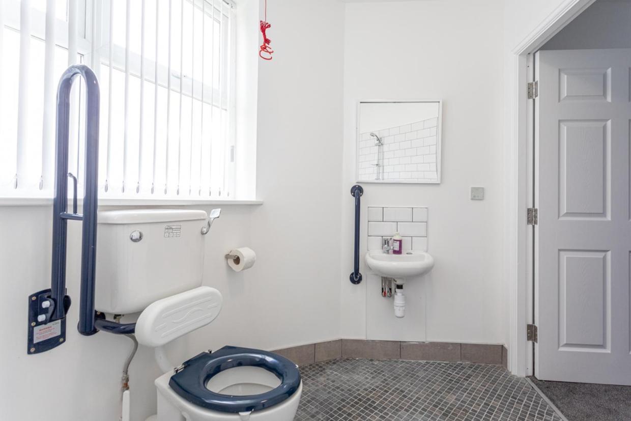 Dusties Hotel Rotherham Bagian luar foto