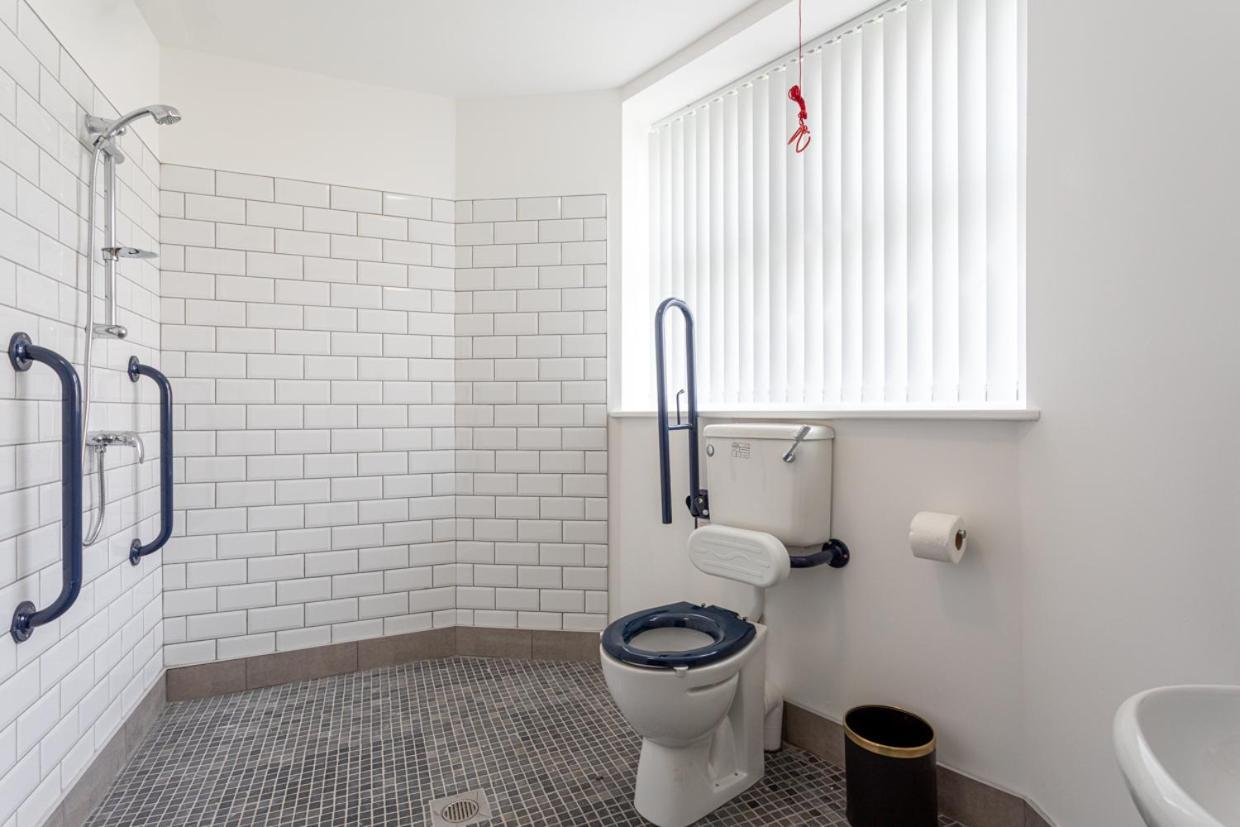Dusties Hotel Rotherham Bagian luar foto