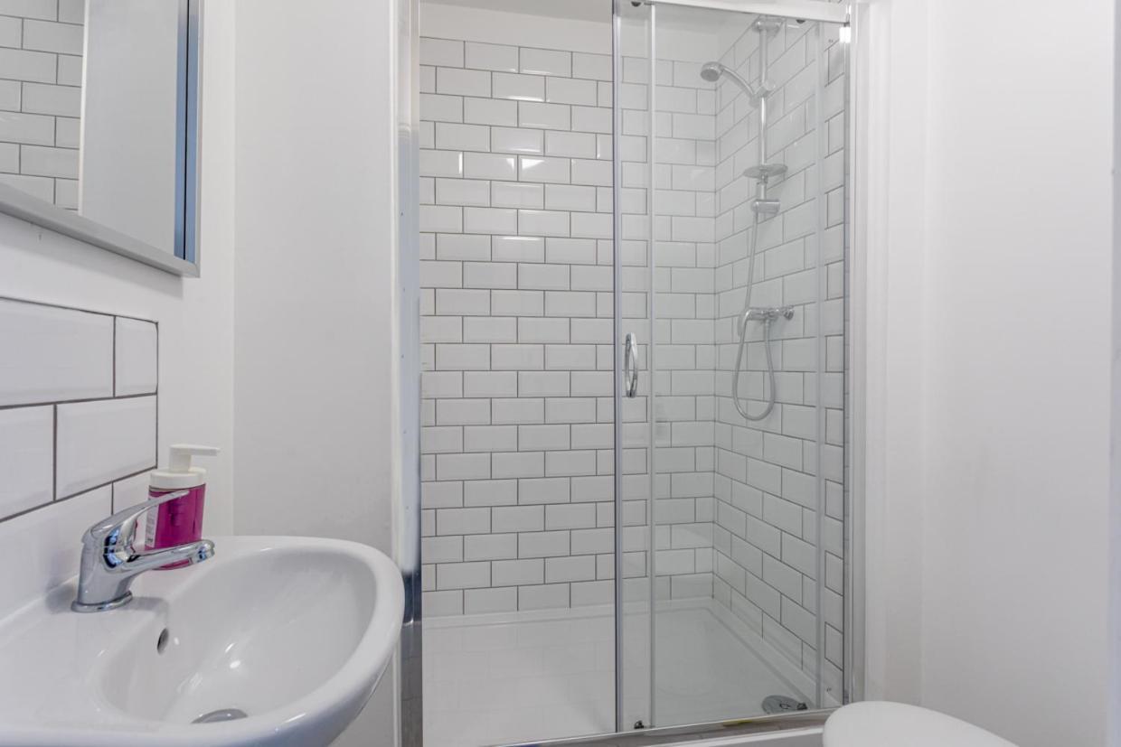 Dusties Hotel Rotherham Bagian luar foto