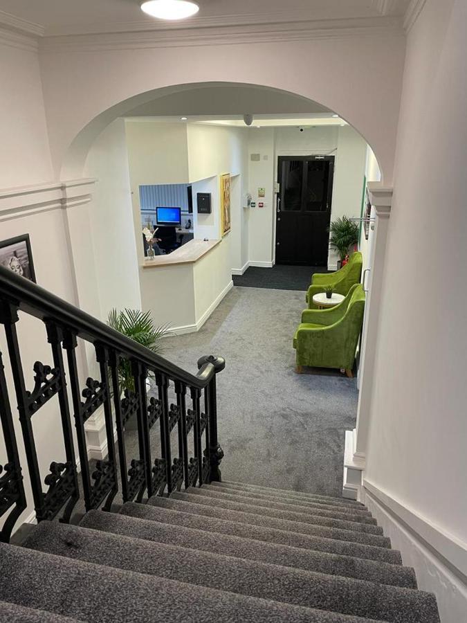 Dusties Hotel Rotherham Bagian luar foto