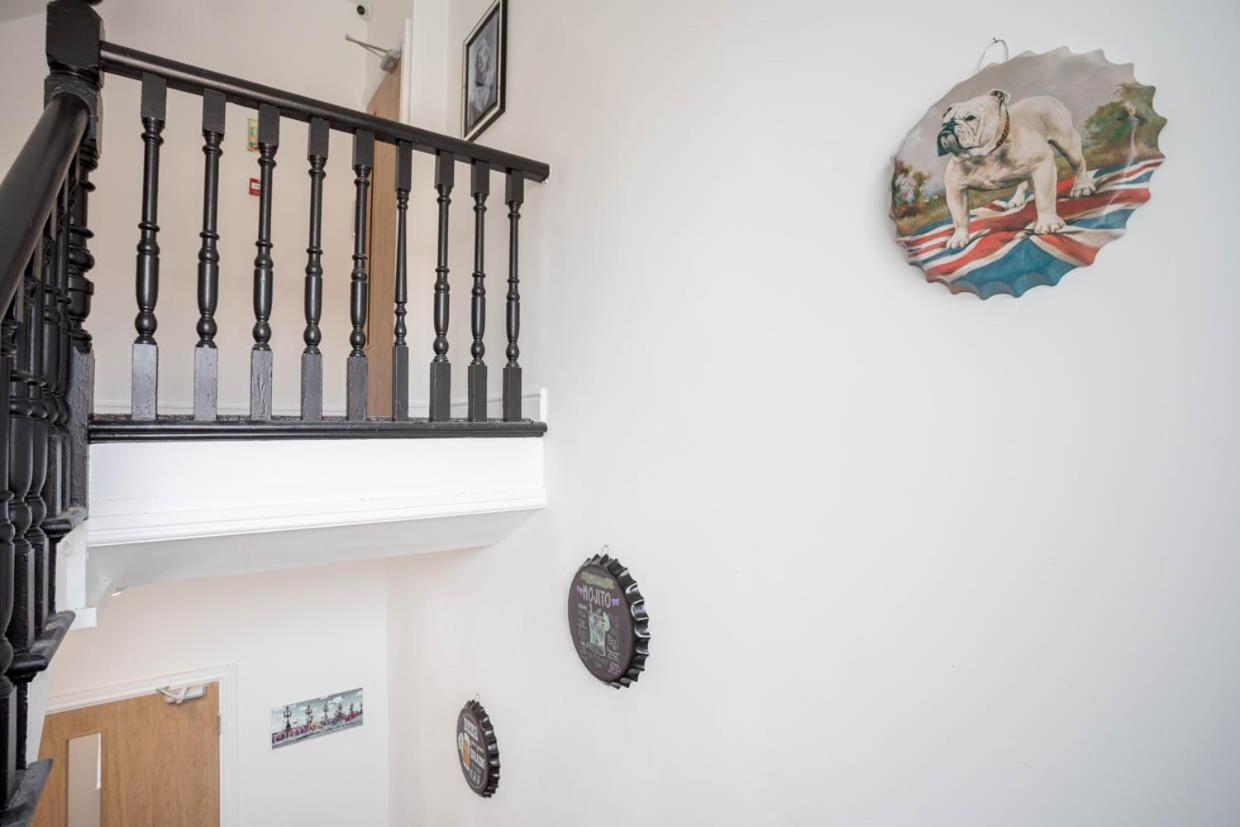 Dusties Hotel Rotherham Bagian luar foto