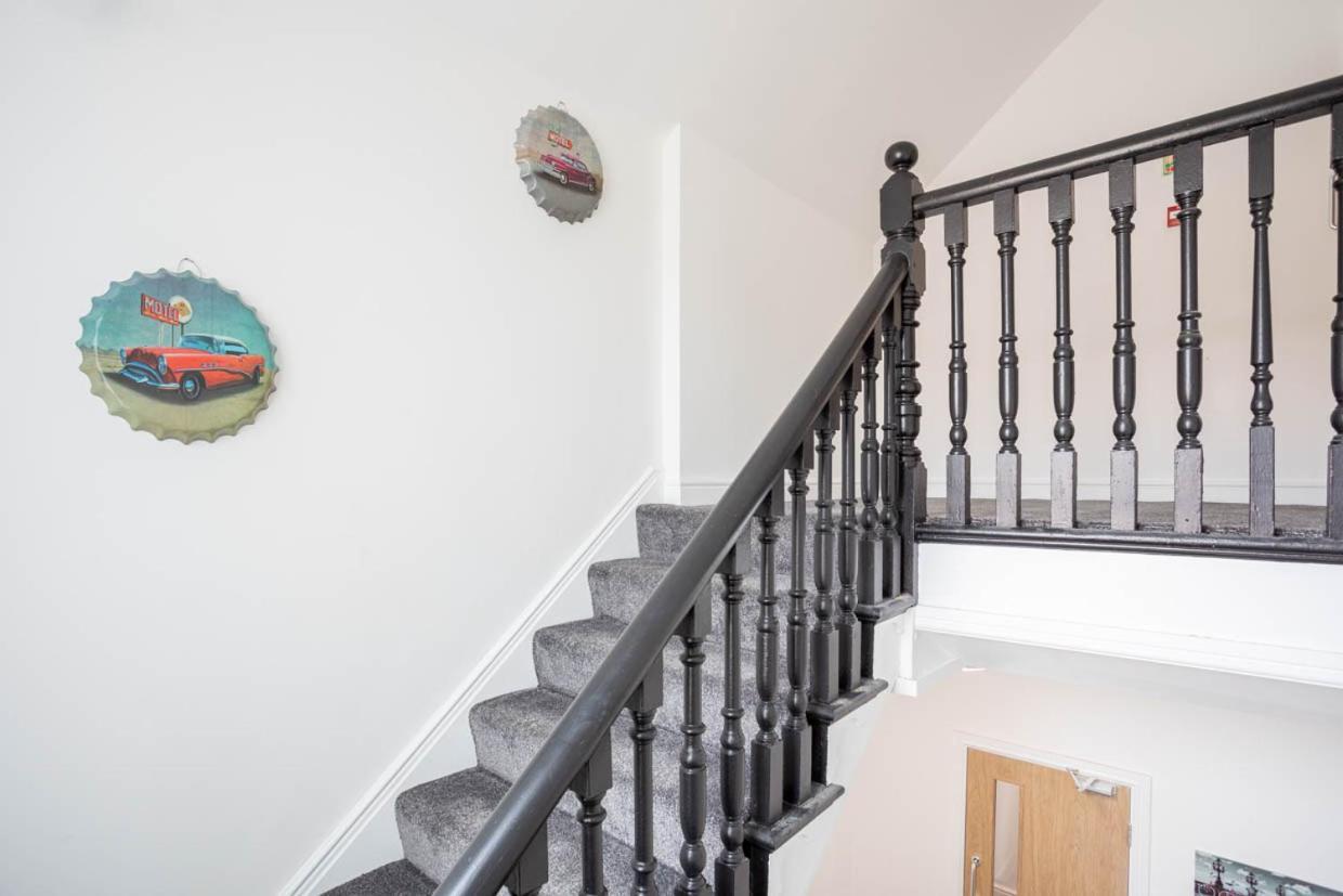 Dusties Hotel Rotherham Bagian luar foto