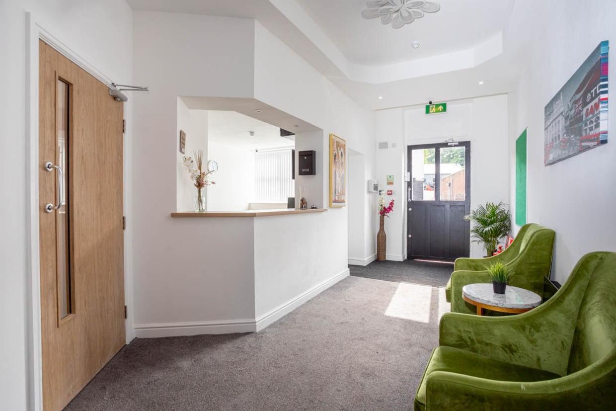 Dusties Hotel Rotherham Bagian luar foto
