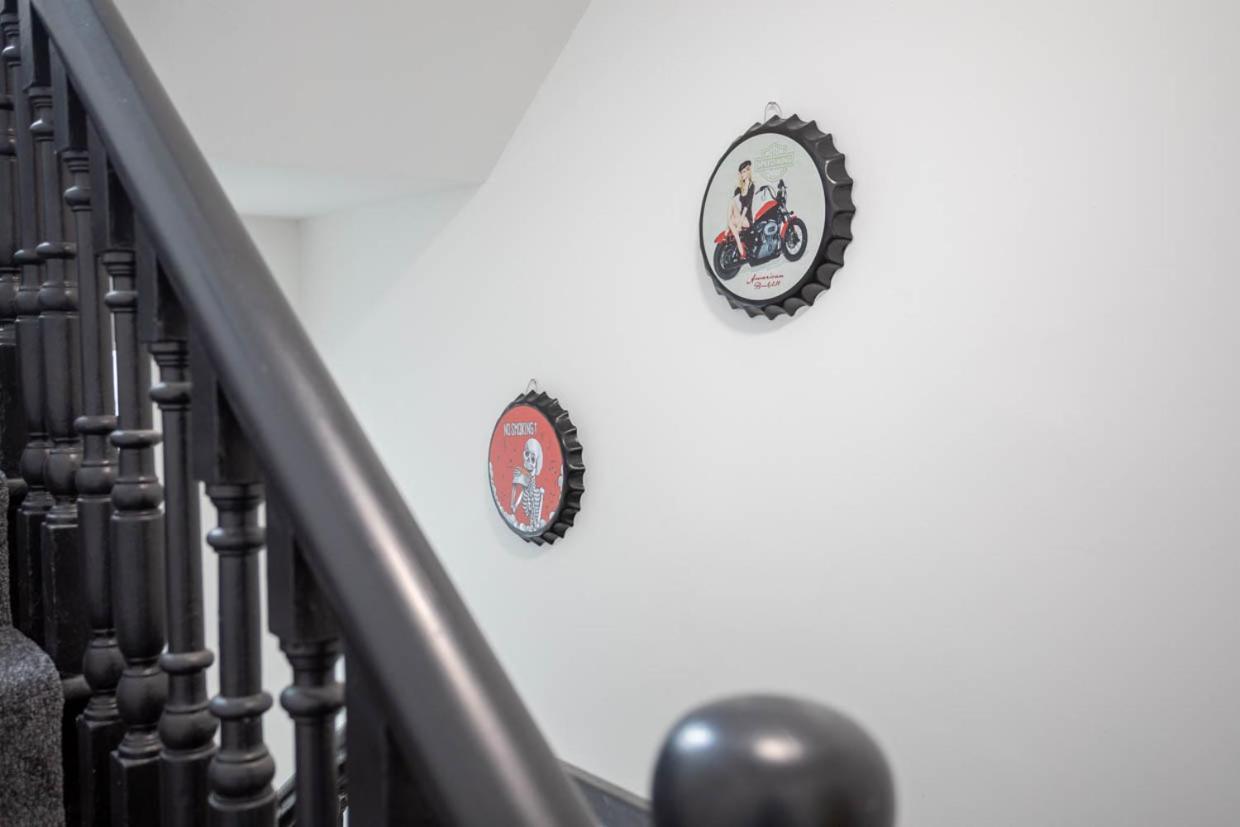 Dusties Hotel Rotherham Bagian luar foto
