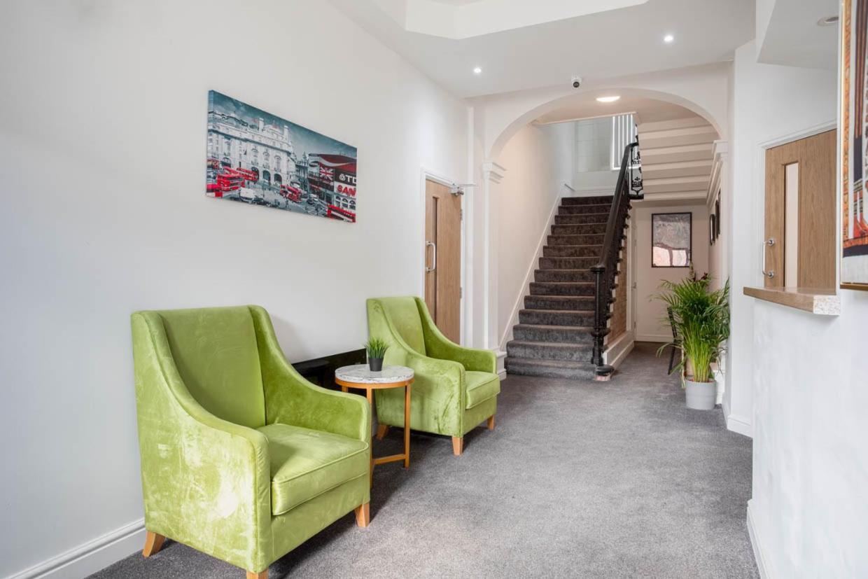 Dusties Hotel Rotherham Bagian luar foto