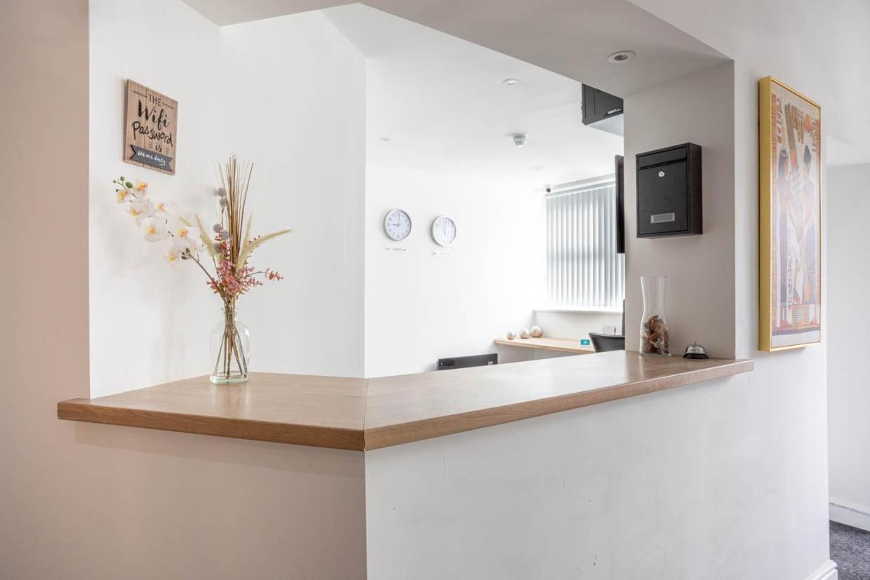 Dusties Hotel Rotherham Bagian luar foto