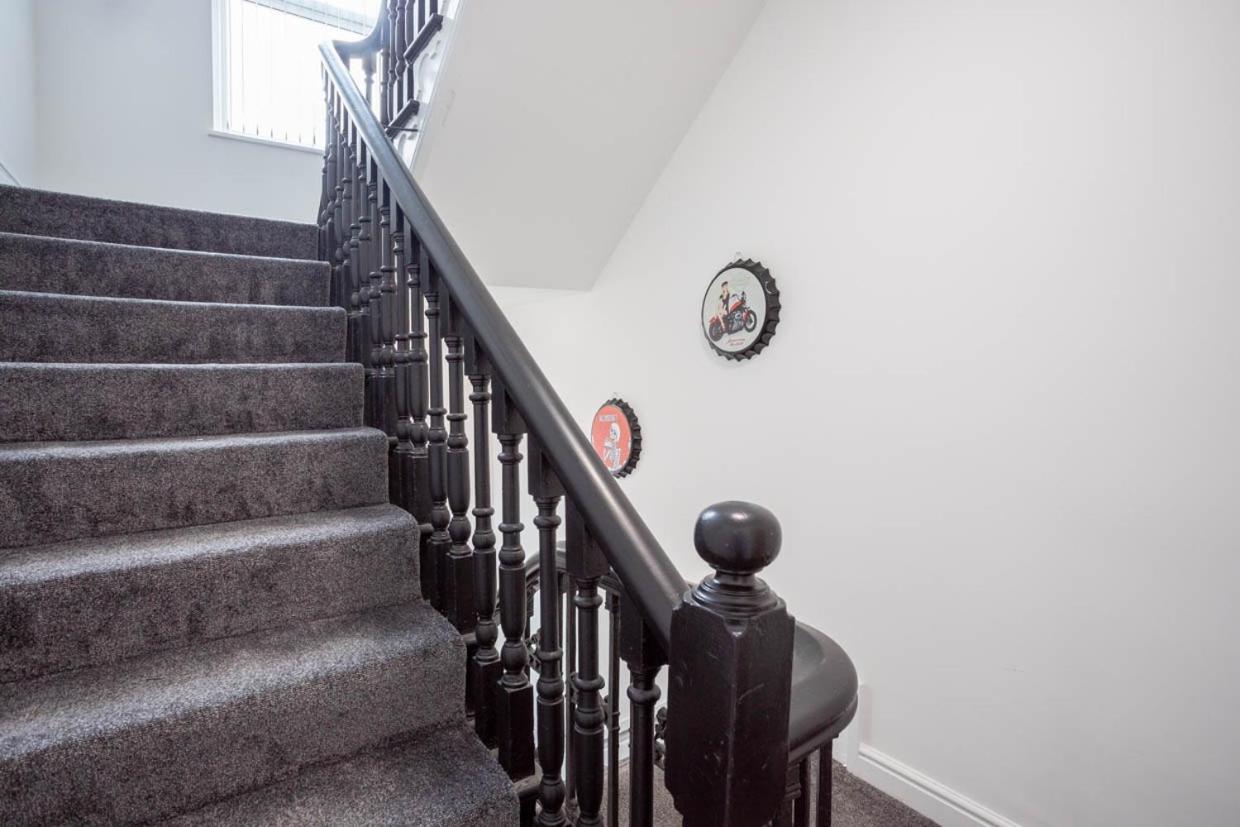 Dusties Hotel Rotherham Bagian luar foto