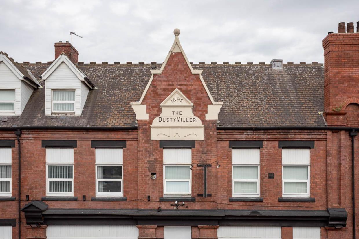 Dusties Hotel Rotherham Bagian luar foto