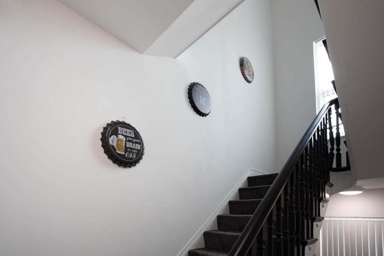 Dusties Hotel Rotherham Bagian luar foto