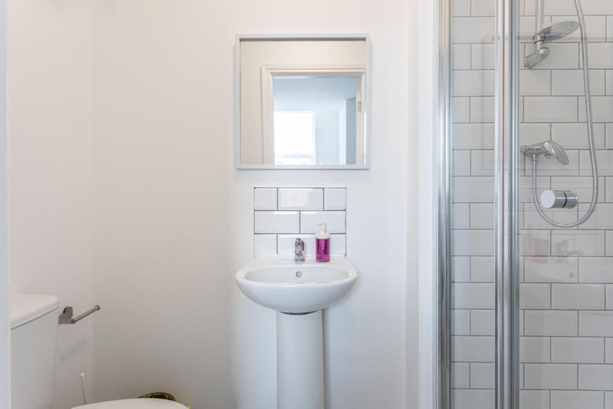 Dusties Hotel Rotherham Bagian luar foto
