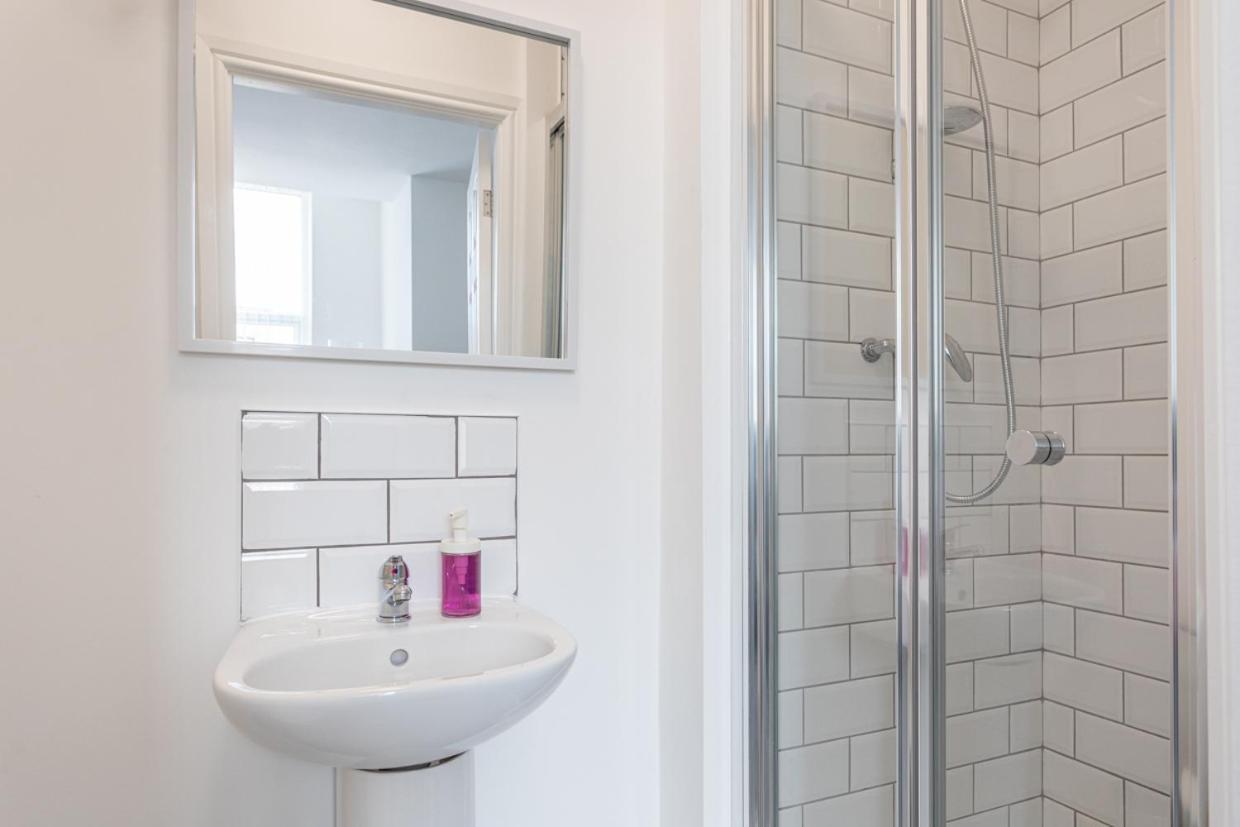 Dusties Hotel Rotherham Bagian luar foto